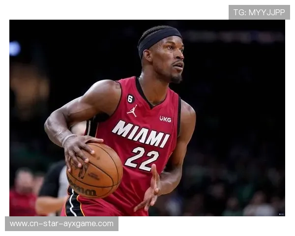 NBA热火巴特勒强硬突破造成杀伤扭转局势